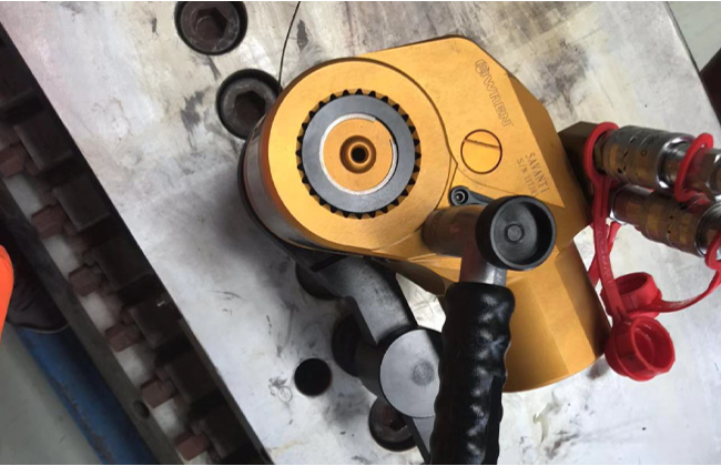 驱动型扭矩液压扳手