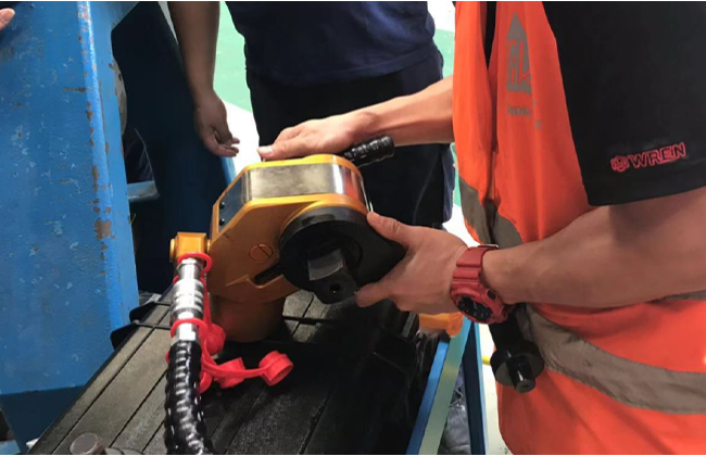 驱动型扭矩液压扳手