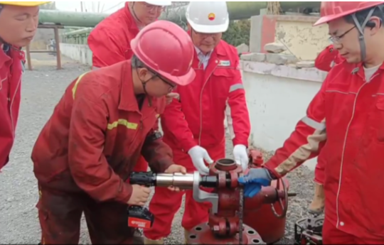 辽宁某油田工程扭矩扳手现场试用