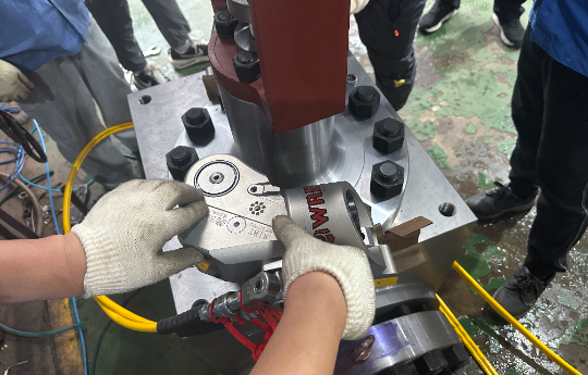 雷恩工程师奔赴无锡提供IBT驱动扳手服务